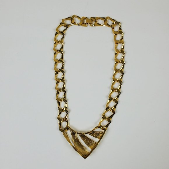 Vintage Chunky Gold Tone Curb Square Chain Link Bib V Pendant Statement Necklace - Picture 4 of 9